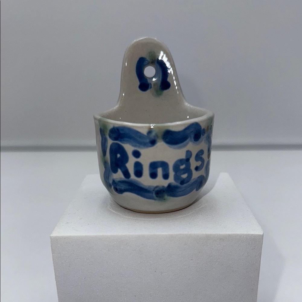 MA Hadley Ceramic Art Ring Holder
